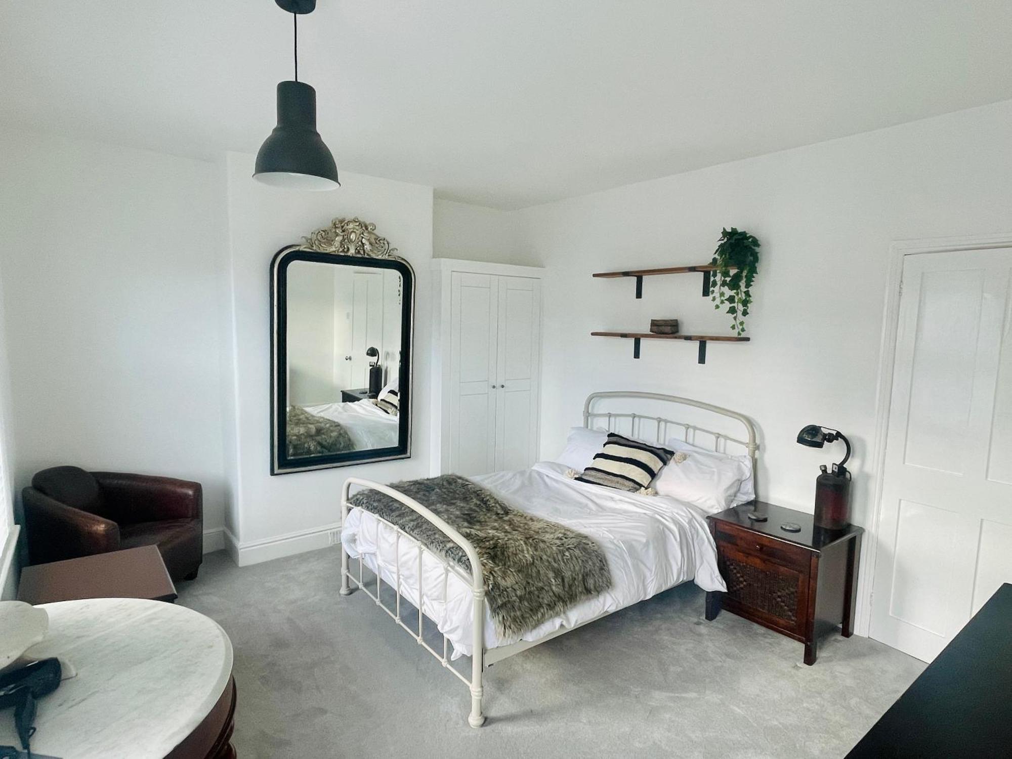 Newly Refurbished City Centre House With Parking Exeter Eksteriør bilde