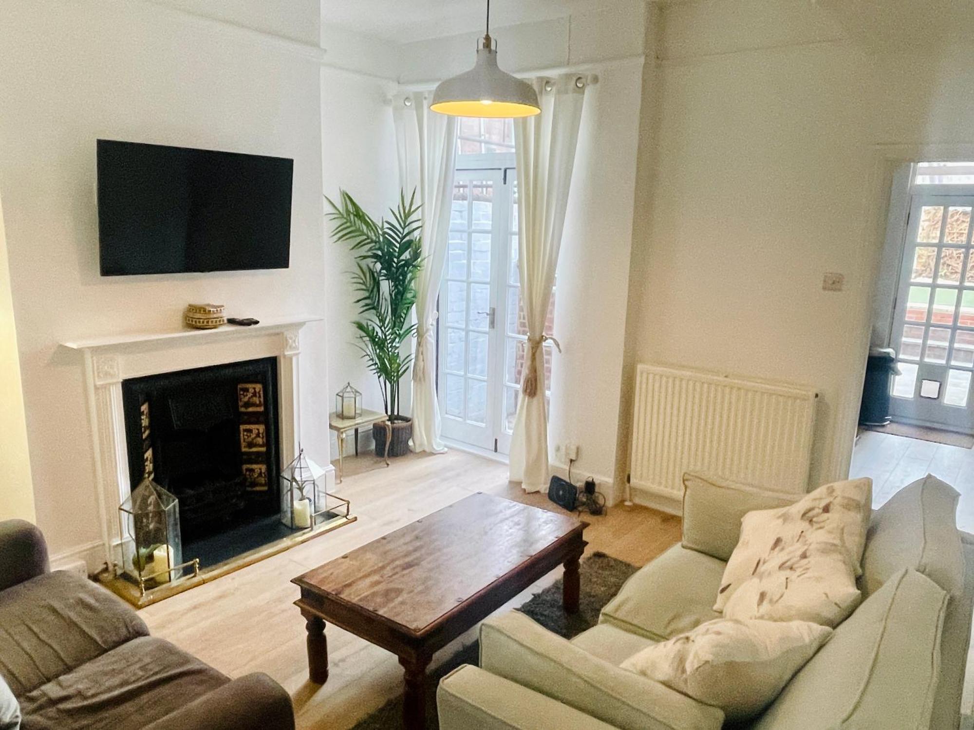 Newly Refurbished City Centre House With Parking Exeter Eksteriør bilde